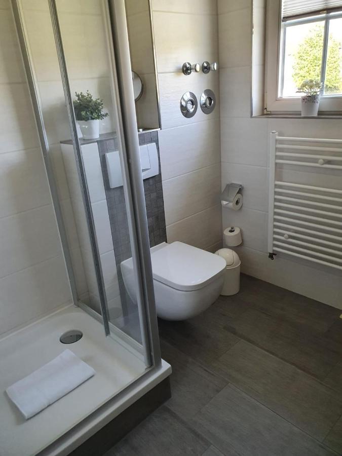 Ferienapartment Wiese & Meer Auf Ruegen Neddesitz Ngoại thất bức ảnh