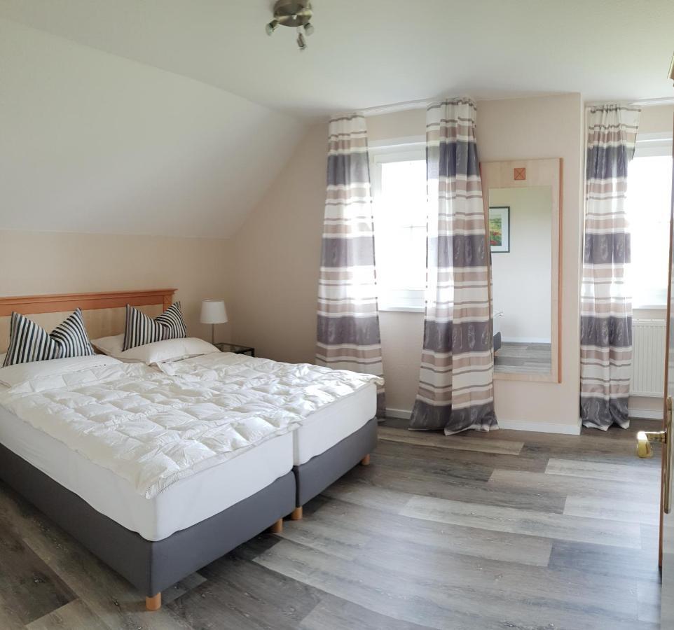 Ferienapartment Wiese & Meer Auf Ruegen Neddesitz Ngoại thất bức ảnh